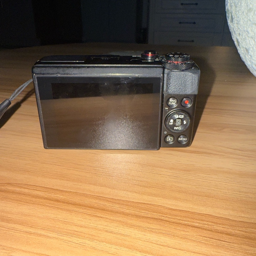 Canon G7X Compact Camera Powershot in Black - Picture 3 of 7